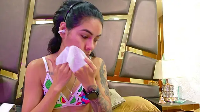 NicoleEsposito online show from February 4, 2026, 12:55 pm