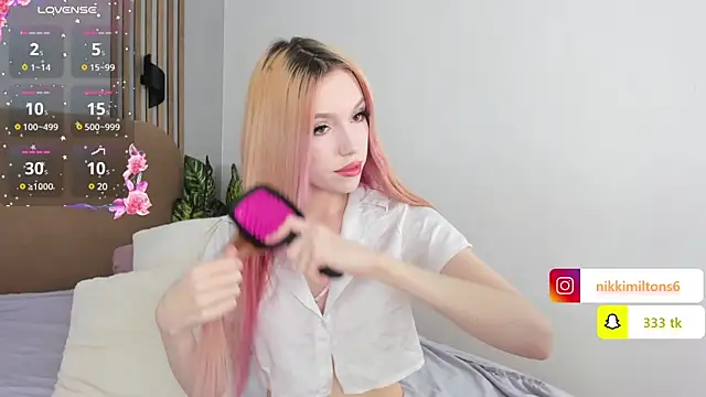 Snapshot of NikkiMiltons chatting on December 18, 2024, 1:34 pm NikkiMiltons online show from December 18, 2024, 1:34 pm