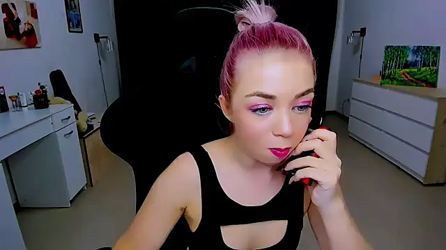 littleSiyfairy online show from December 17, 2024, 9:28 am