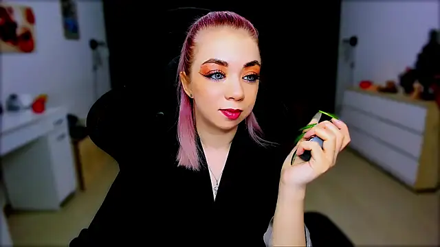 littleSiyfairy online show from January 17, 2025, 3:23 am