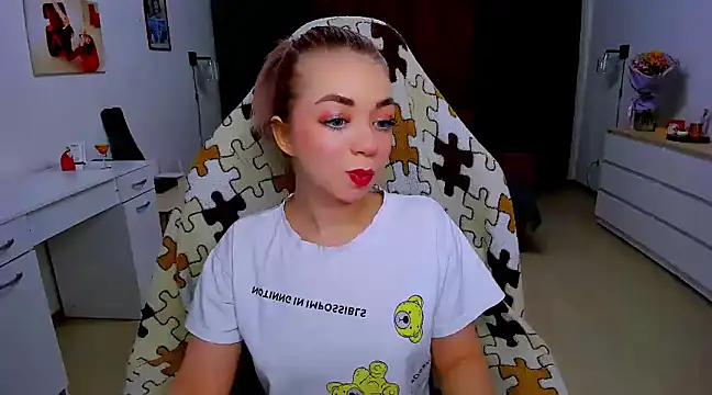 littleSiyfairy online show from February 8, 2025, 6:33 am