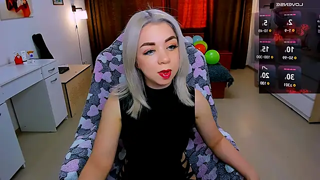 littleSiyfairy online show from February 12, 2025, 11:40 am