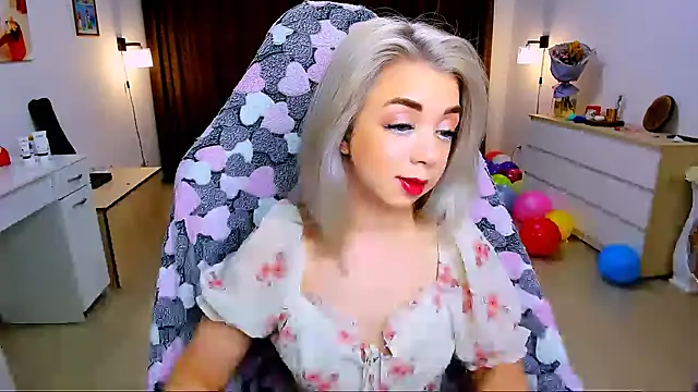 littleSiyfairy online show from February 13, 2025, 4:43 am
