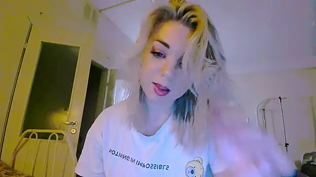 littleSiyfairy online show from February 24, 2025, 6:36 pm