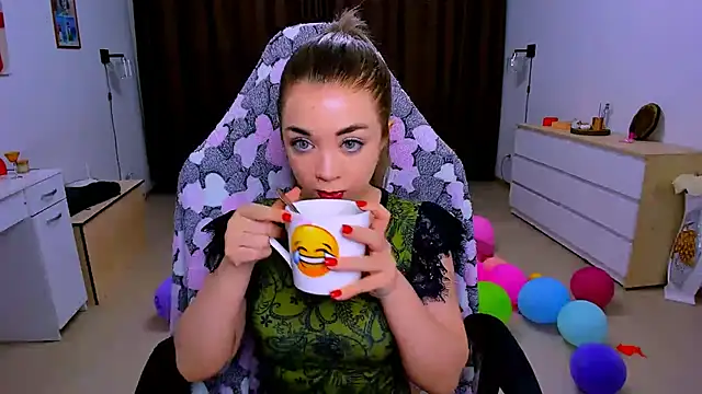littleSiyfairy online show from March 22, 2025, 3:42 pm