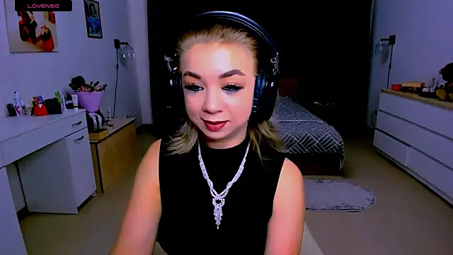 littleSiyfairy online show from September 10, 2025, 5:18 am