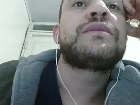 Snapshot of camiloking1720 chatting on December 12, 2024, 3:10 am camiloking1720 online show from December 12, 2024, 3:10 am