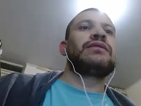 Snapshot of camiloking1720 chatting on January 15, 2025, 12:09 am camiloking1720 online show from January 15, 2025, 12:09 am