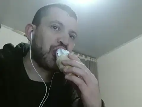 Snapshot of camiloking1720 chatting on January 20, 2025, 12:36 am camiloking1720 online show from January 20, 2025, 12:36 am