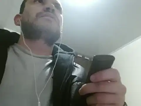 Snapshot of camiloking1720 chatting on February 5, 2025, 5:09 pm camiloking1720 online show from February 5, 2025, 5:09 pm