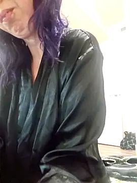 Snapshot of erinSmiles chatting on October 29, 2025, 1:02 pm erinSmiles online show from October 29, 2025, 1:02 pm