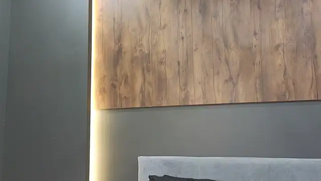 Snapshot of Rainaslater chatting on December 18, 2024, 10:57 pm Rainaslater online show from December 18, 2024, 10:57 pm