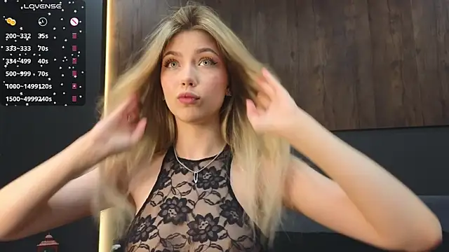 Snapshot of Rainaslater chatting on December 24, 2024, 8:27 pm Rainaslater online show from December 24, 2024, 8:27 pm