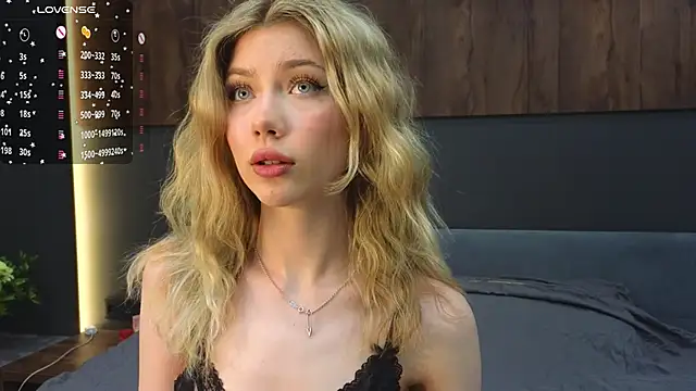 Snapshot of Rainaslater chatting on February 21, 2025, 8:49 pm Rainaslater online show from February 21, 2025, 8:49 pm