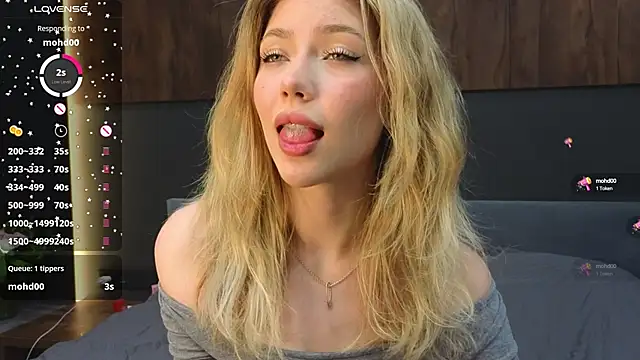 Snapshot of Rainaslater chatting on February 22, 2025, 9:04 pm Rainaslater online show from February 22, 2025, 9:04 pm