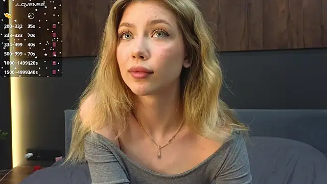 Snapshot of Rainaslater chatting on February 23, 2025, 8:55 pm Rainaslater online show from February 23, 2025, 8:55 pm