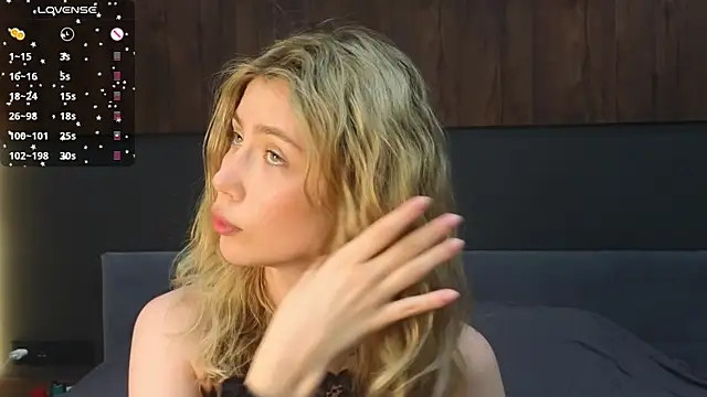 Snapshot of Rainaslater chatting on February 25, 2025, 9:24 pm Rainaslater online show from February 25, 2025, 9:24 pm