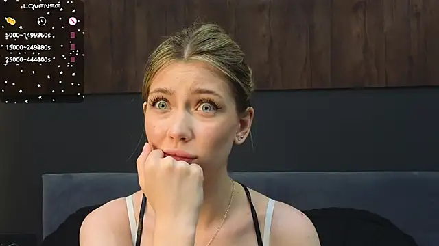 Snapshot of Rainaslater chatting on March 1, 2025, 11:26 pm Rainaslater online show from March 1, 2025, 11:26 pm