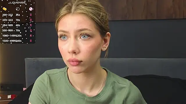 Snapshot of Rainaslater chatting on March 6, 2025, 8:37 pm Rainaslater online show from March 6, 2025, 8:37 pm