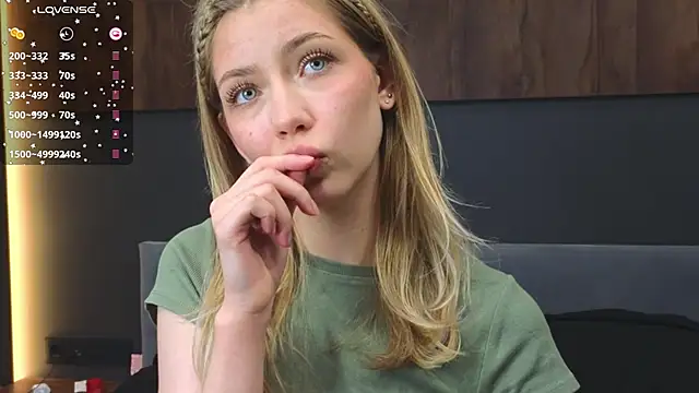 Snapshot of Rainaslater chatting on March 6, 2025, 11:42 pm Rainaslater online show from March 6, 2025, 11:42 pm