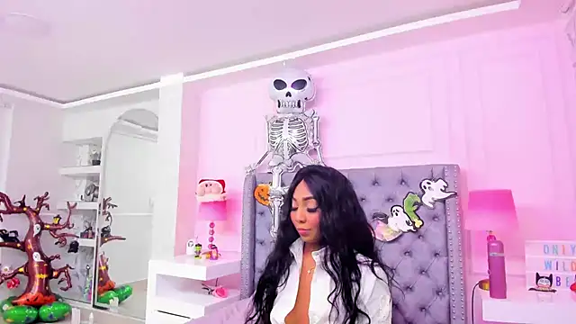 Snapshot of HaileeRoberts chatting on October 28, 2025, 12:30 pm HaileeRoberts online show from October 28, 2025, 12:30 pm