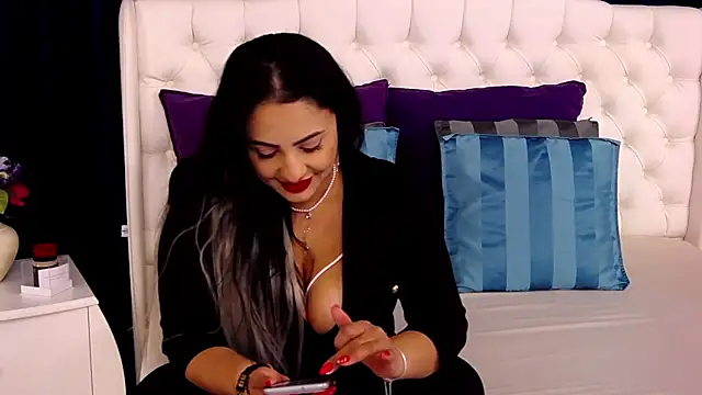 Snapshot of MayaJansen chatting on December 19, 2024, 4:46 pm MayaJansen online show from December 19, 2024, 4:46 pm