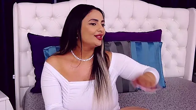 Snapshot of MayaJansen chatting on February 5, 2025, 4:36 pm MayaJansen online show from February 5, 2025, 4:36 pm