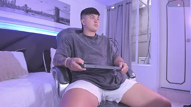 Cristopher strong online show from December 20, 2025, 3:08 pm