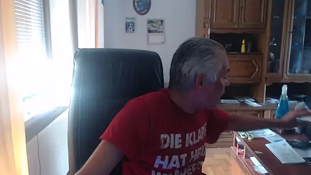 Snapshot of JohnnyD80 chatting on June 14, 2026, 8:49 am JohnnyD80 online show from June 14, 2026, 8:49 am