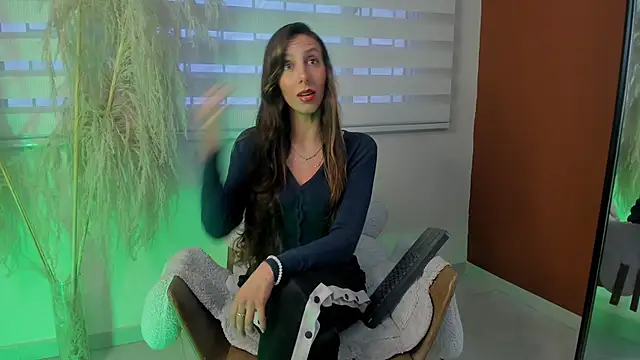 luna willians online show from March 25, 2026, 12:44 pm