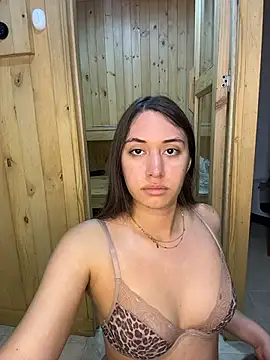 Barbielatinas online show from March 10, 2026, 11:10 pm