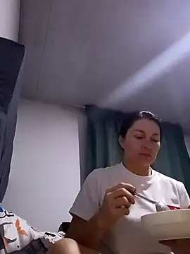 renata hot1 online show from December 16, 2024, 1:21 am
