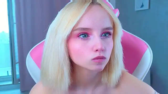 b4by LoL1 online show from April 3, 2026, 6:22 am