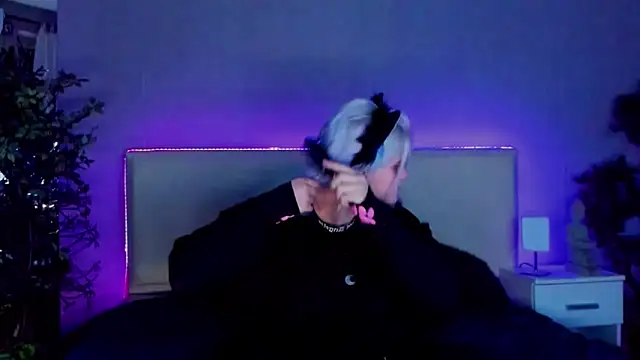 JoannLowe online show from January 14, 2025, 8:04 pm