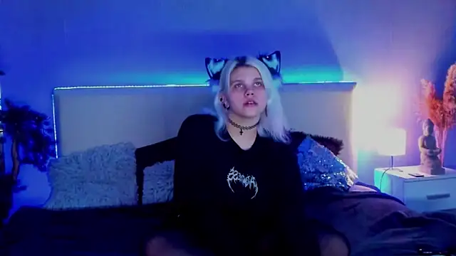 JoannLowe online show from March 17, 2025, 8:30 pm