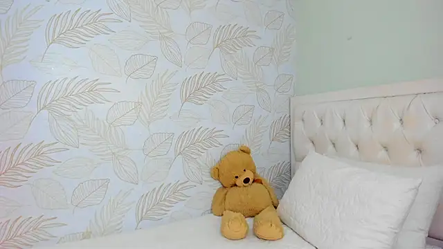 TianaReedd online show from February 13, 2025, 12:54 pm