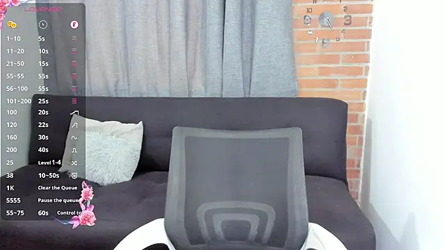 Snapshot of curly_muscle chatting on December 8, 2024, 9:52 pm curly muscle online show from December 8, 2024, 9:52 pm