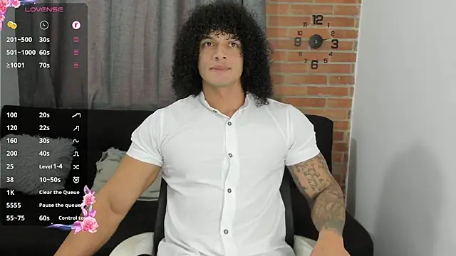 Snapshot of curly_muscle chatting on January 5, 2025, 7:28 pm curly muscle online show from January 5, 2025, 7:28 pm