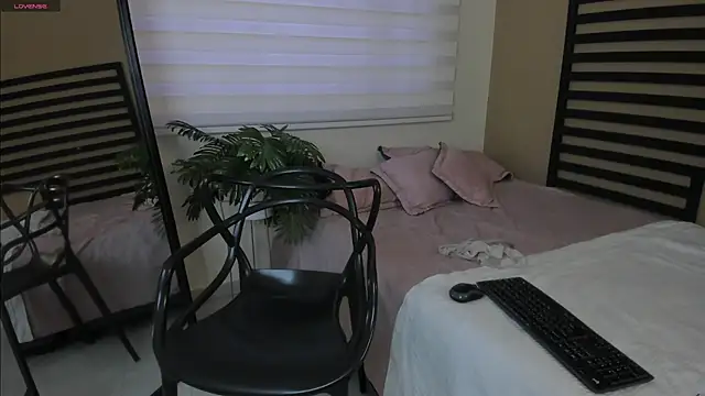 Snapshot of Catyloves chatting on February 6, 2026, 10:13 pm Catyloves online show from February 6, 2026, 10:13 pm