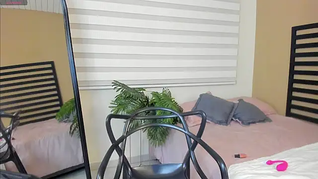 Snapshot of Catyloves chatting on February 8, 2026, 12:25 am Catyloves online show from February 8, 2026, 12:25 am