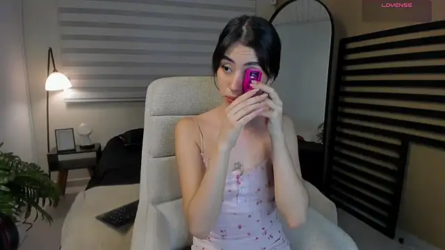 Catyloves online show from April 11, 2026, 10:47 pm