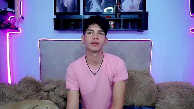 Snapshot of Tayson_Rivers chatting on December 13, 2024, 3:32 pm Tayson Rivers online show from December 13, 2024, 3:32 pm