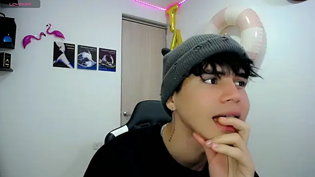 Snapshot of Tayson_Rivers chatting on September 13, 2025, 12:32 am Tayson Rivers online show from September 13, 2025, 12:32 am