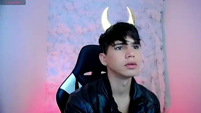 Snapshot of Tayson_Rivers chatting on October 19, 2025, 4:29 pm Tayson Rivers online show from October 19, 2025, 4:29 pm