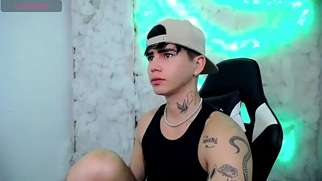 Snapshot of Tayson_Rivers chatting on November 30, 2025, 10:58 pm Tayson Rivers online show from November 30, 2025, 10:58 pm