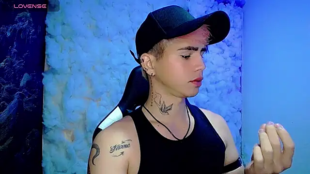 Snapshot of Tayson_Rivers chatting on February 4, 2026, 5:24 am Tayson Rivers online show from February 4, 2026, 5:24 am