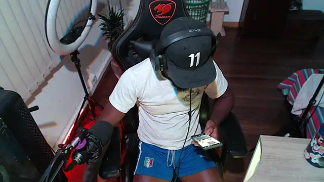 Snapshot of Siriss_boyrag chatting on October 7, 2025, 12:08 am Siriss boyrag online show from October 7, 2025, 12:08 am