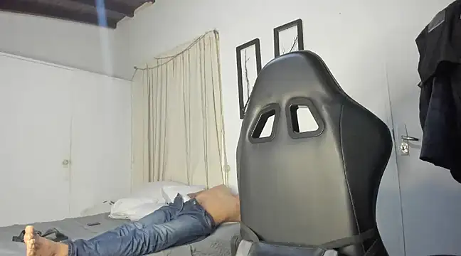 Snapshot of miguel_hz chatting on February 8, 2025, 4:14 am miguel hz online show from February 8, 2025, 4:14 am