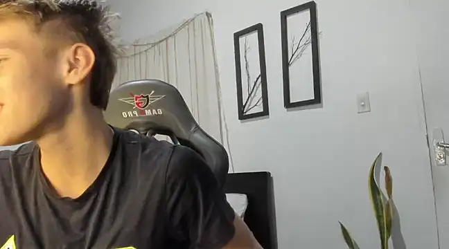 Snapshot of miguel_hz chatting on February 15, 2025, 10:42 pm miguel hz online show from February 15, 2025, 10:42 pm