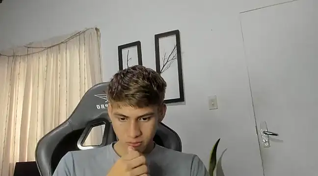 Snapshot of miguel_hz chatting on February 19, 2025, 3:27 pm miguel hz online show from February 19, 2025, 3:27 pm